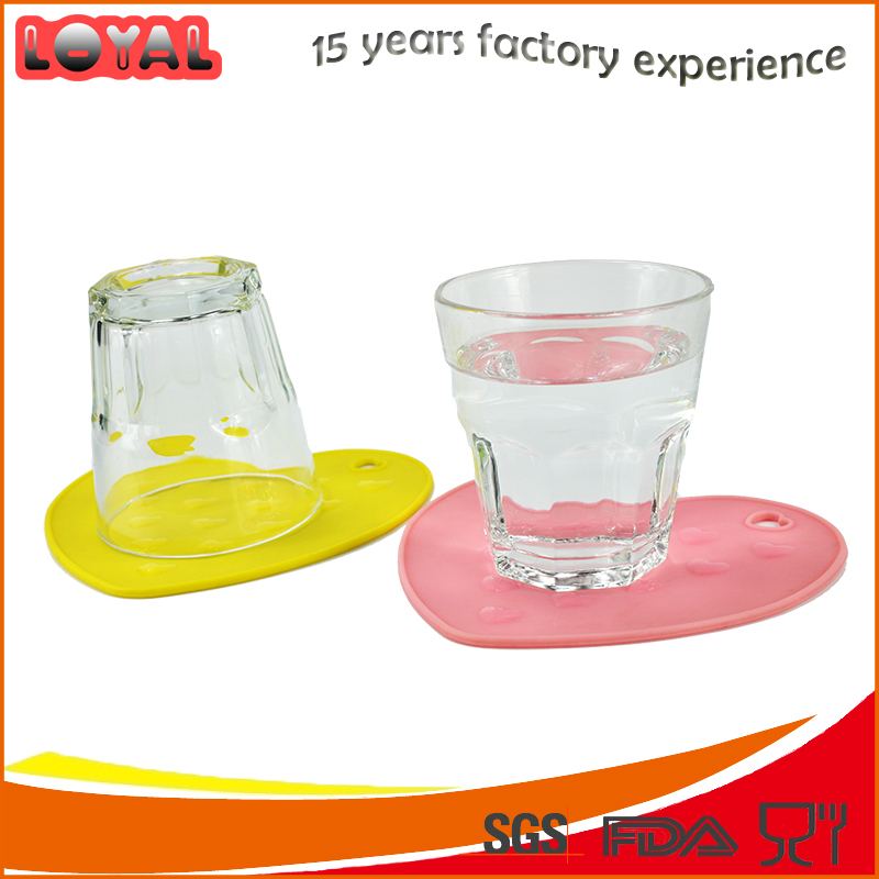 Flexible heart shaped silicone coaster nonskid bottle glass cup pad