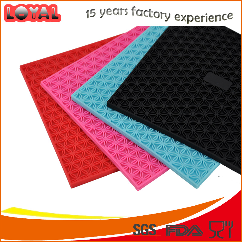 Rectange shaped silicone heatproof pot mat